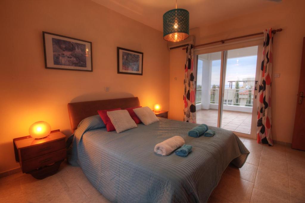 Ένα ή περισσότερα κρεβάτια σε δωμάτιο στο Villa Athina