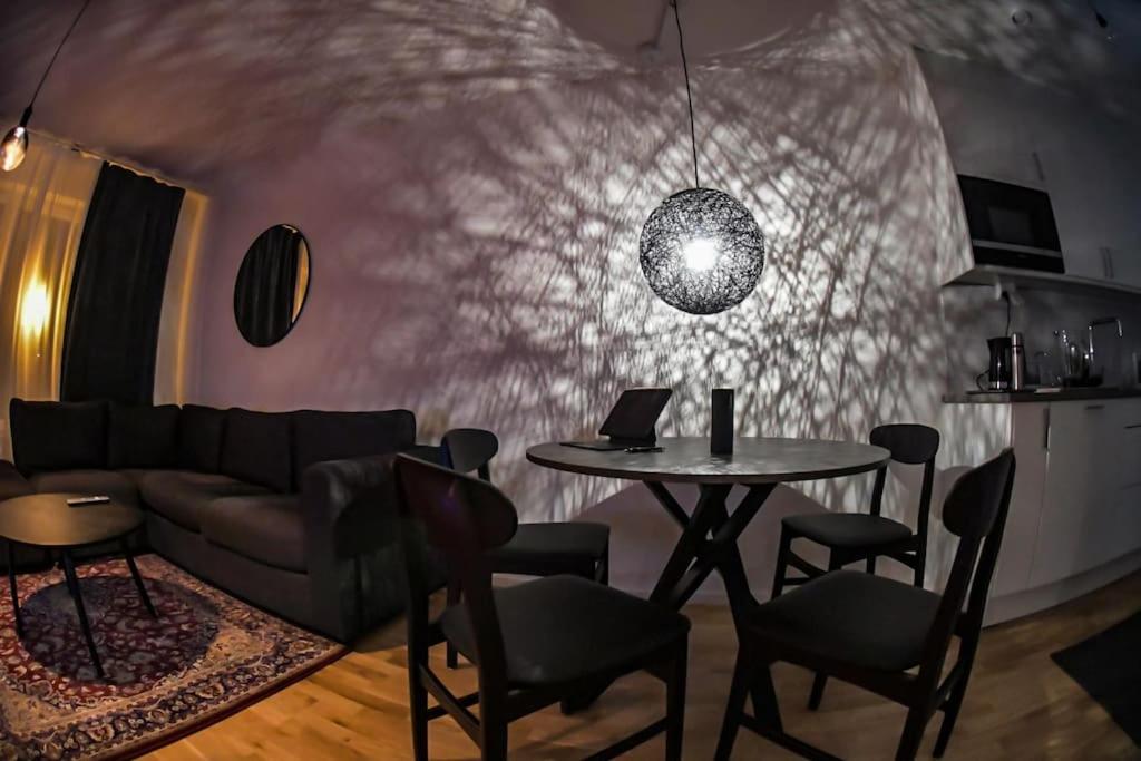 Modern & New Apartment Near CenterUniHospital With Balcony, Uppsala