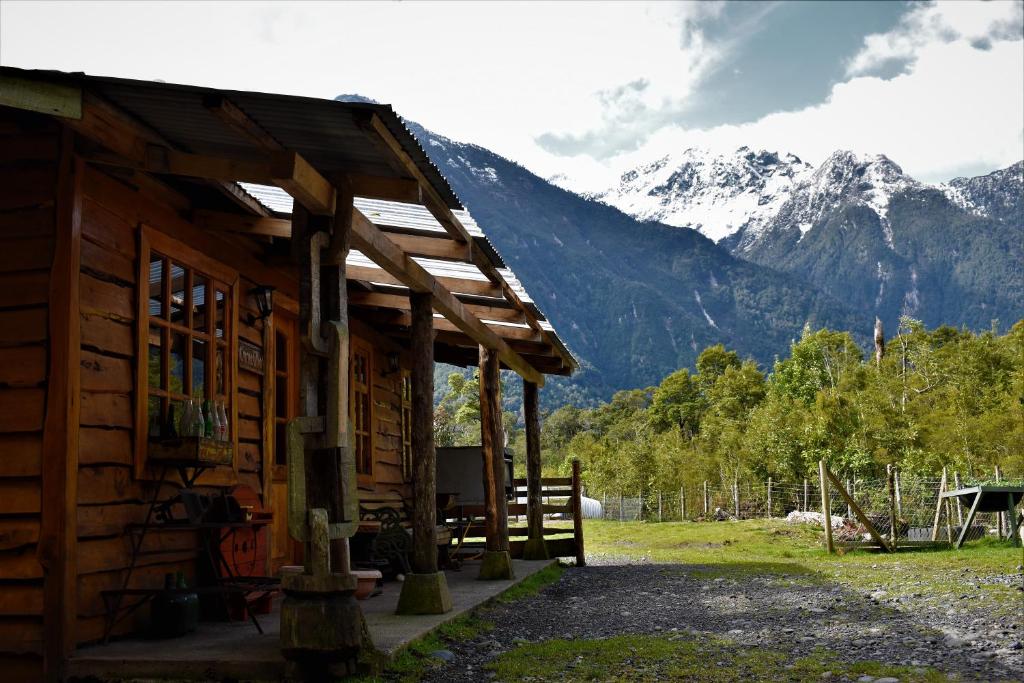 a log cabin with a view of a mountain at cabañas rio yelcho in Chaitén