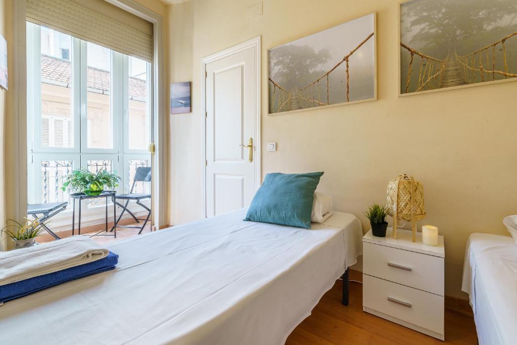 Posteľ alebo postele v izbe v ubytovaní Bright two-bedroom apartment in the historic center