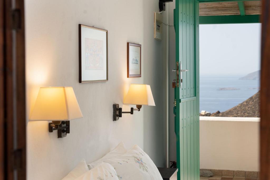 Postel nebo postele na pokoji v ubytování TA PLAGIA accommodation