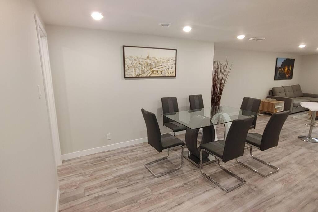 Beautiful 2 bedroom + office basement suite - SuiteTrails