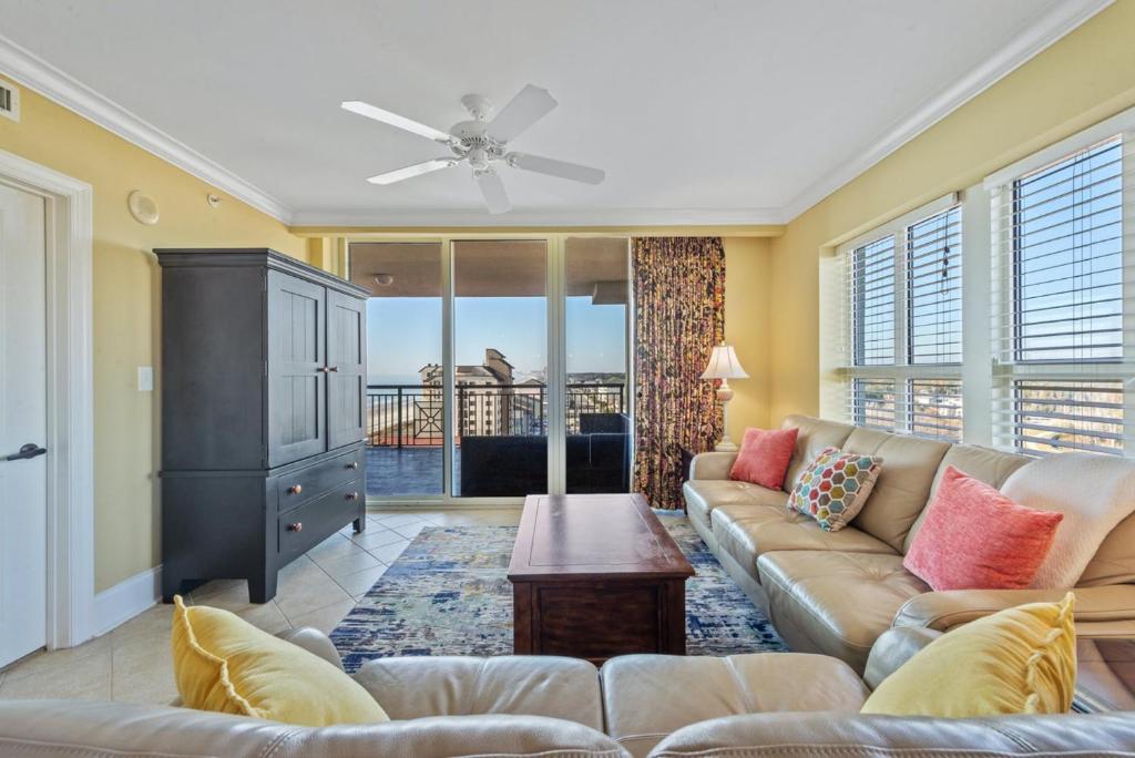 Stylish ocean view condo with great amenities spacious interiors Mar