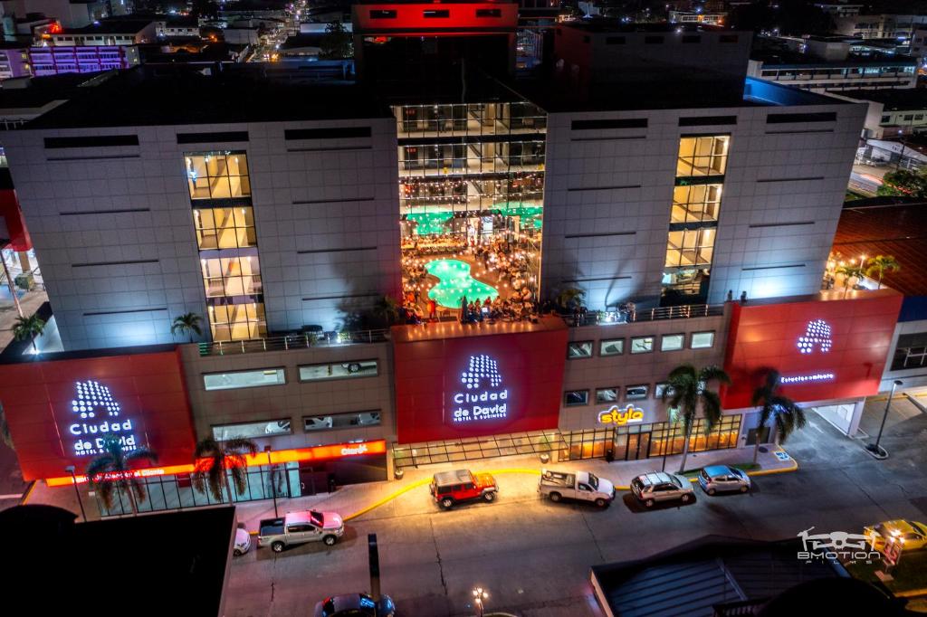 a building with cars parked in front of it at night at Hotel Ciudad de David in David