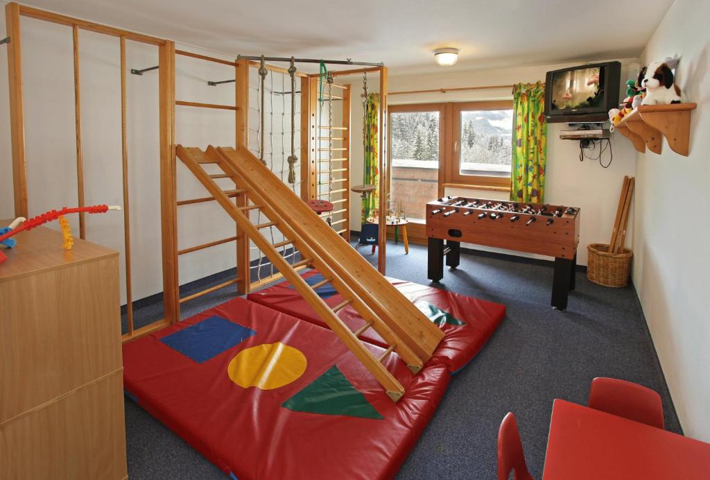 TV a/nebo společenská místnost v ubytování Ferienappartements Landhof