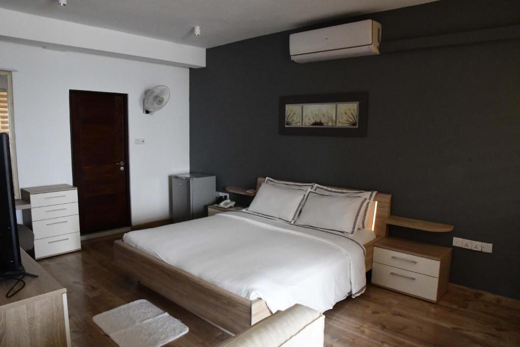 Postel nebo postele na pokoji v ubytování Ten30 Hikkaduwa