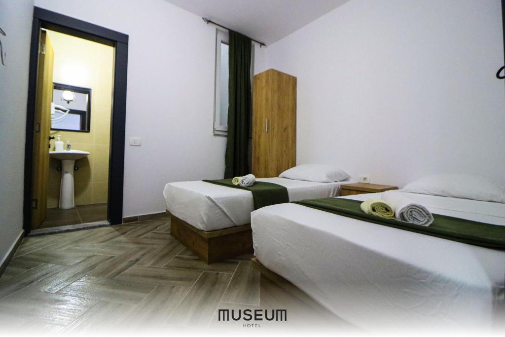 Postel nebo postele na pokoji v ubytování Museum Hotel