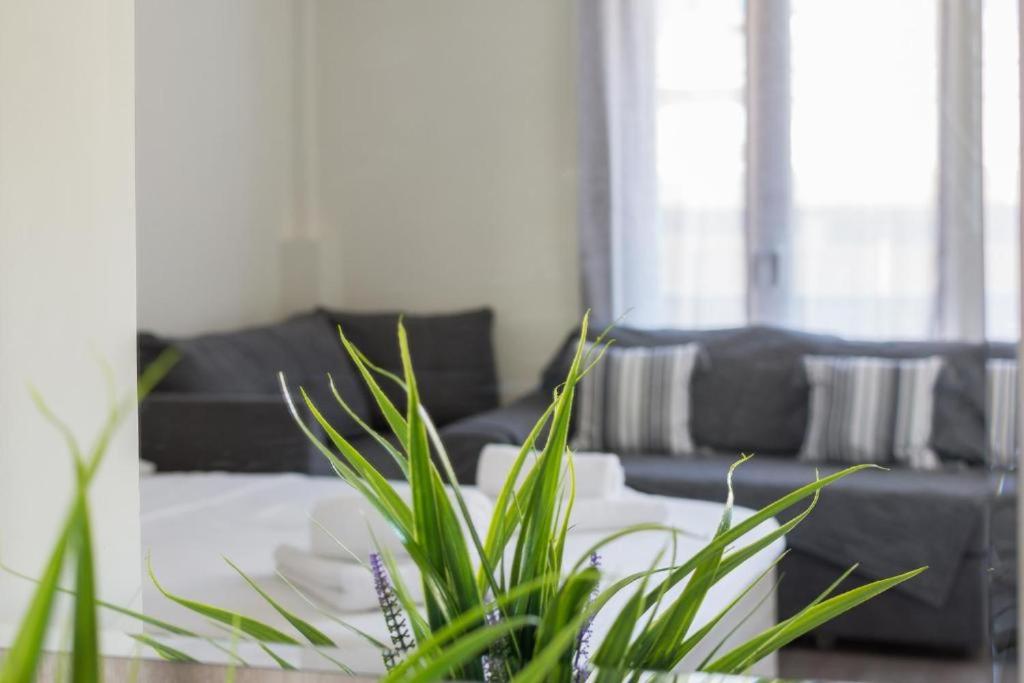 Posteľ alebo postele v izbe v ubytovaní Lovely Studio Apartment For 2 Ppl in Athens