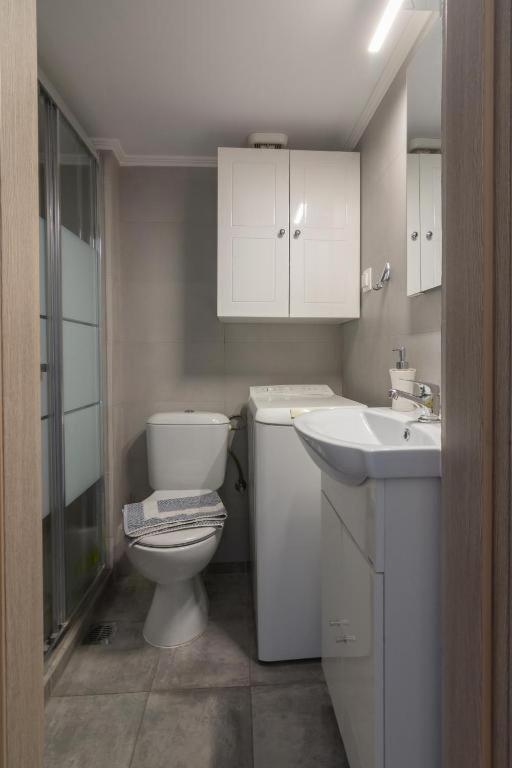 Kúpeľňa v ubytovaní Lovely Studio Apartment For 2 Ppl in Athens