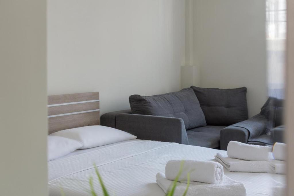 Posteľ alebo postele v izbe v ubytovaní Lovely Studio Apartment For 2 Ppl in Athens
