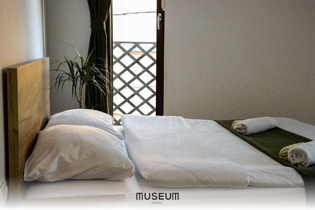 Postel nebo postele na pokoji v ubytování Museum Hotel