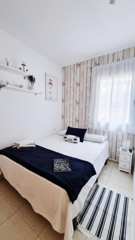 Postel nebo postele na pokoji v ubytování Costa Brava-St Antoni de Calonge apartament per parelles i famílies petites