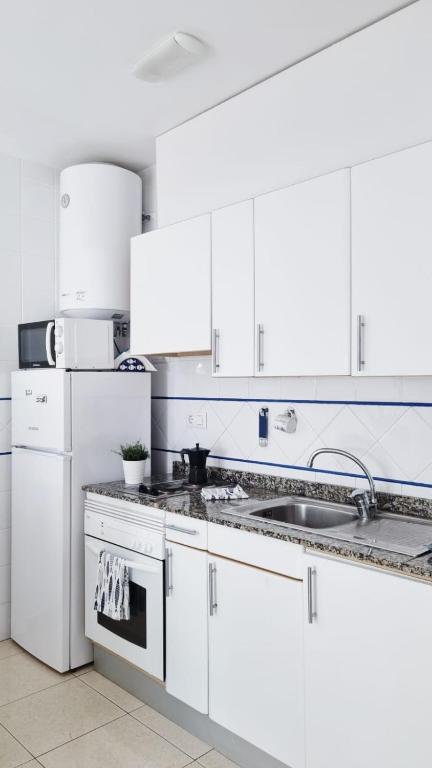 Kuchyň nebo kuchyňský kout v ubytování Costa Brava-St Antoni de Calonge apartament per parelles i famílies petites