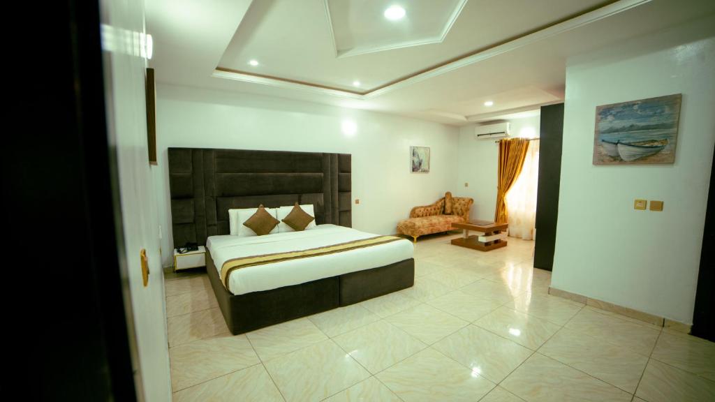 Postel nebo postele na pokoji v ubytování 247 Luxury Hotel & Apartment Ajah