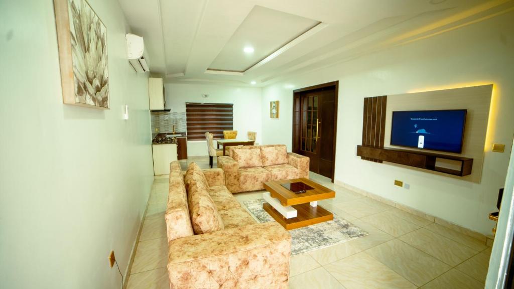 TV a/nebo společenská místnost v ubytování 247 Luxury Hotel & Apartment Ajah