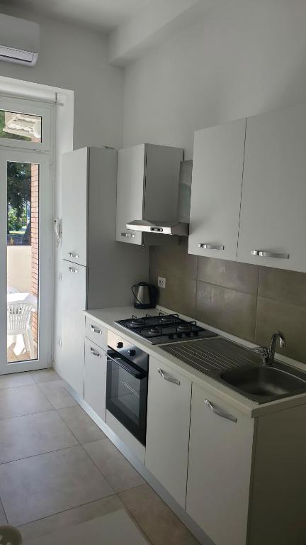 Kuchyňa alebo kuchynka v ubytovaní B&B Lido Apartament 10A