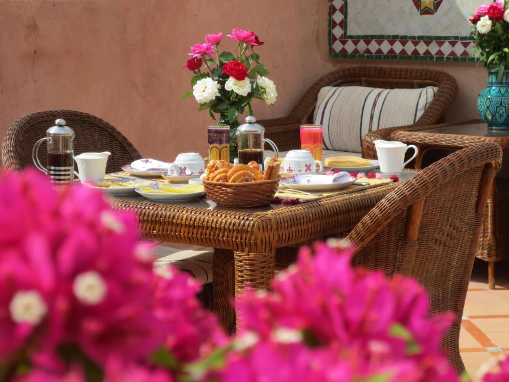 Comida en o cerca de este riad