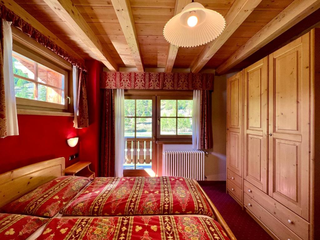 Un pat sau paturi într-o cameră la Bait da Jembro