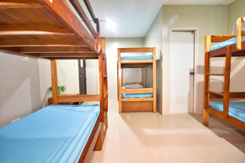Postel nebo postele na pokoji v ubytování Boracay Backpackers