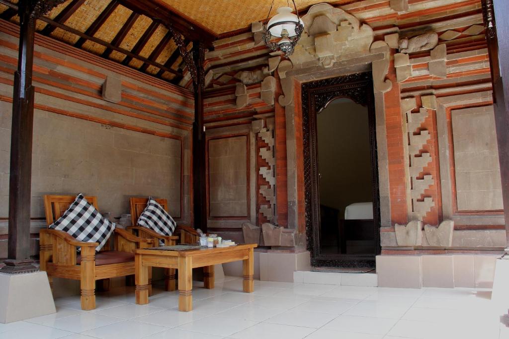 Area soggiorno di Nugraha Guesthouse 1