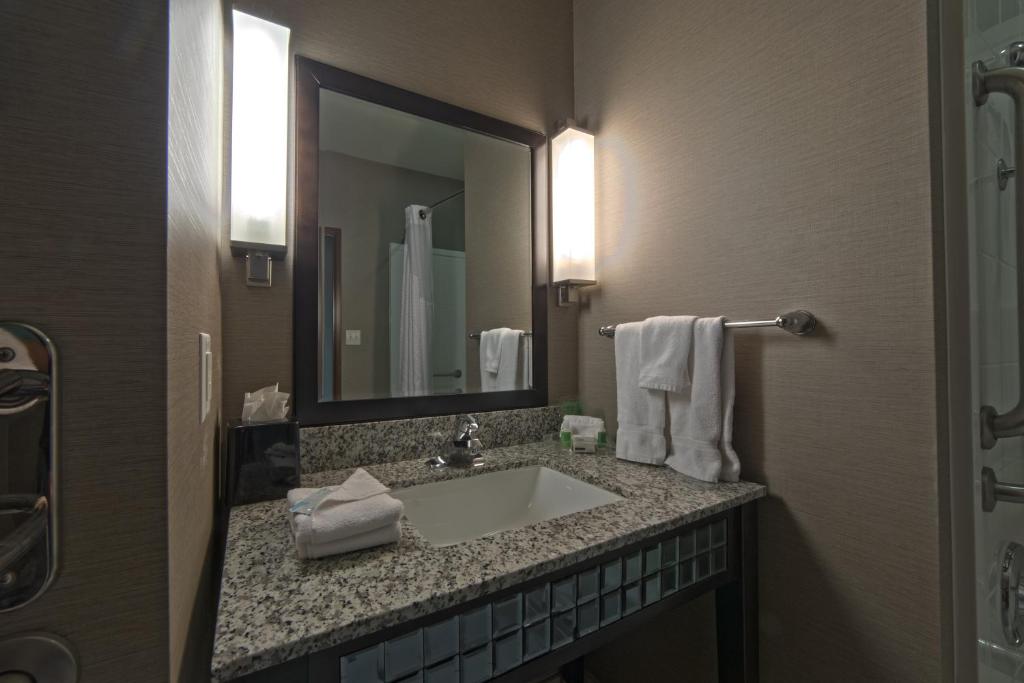 Holiday Inn & Suites San Antonio Northwest by IHG - Standard Queen Room With Two Queen Beds