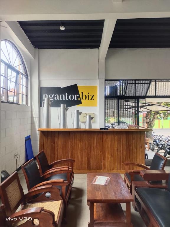 Posezení v ubytování Bu Sepuh GuestHouse