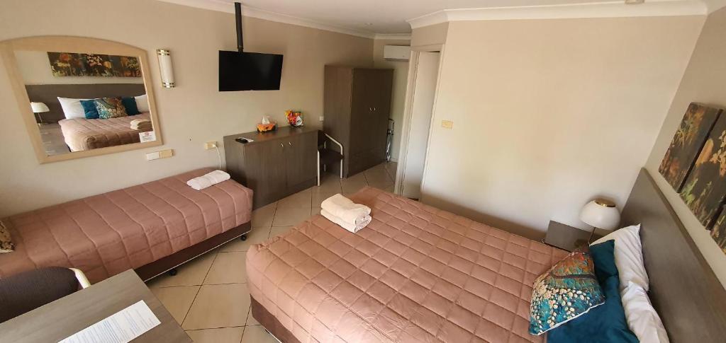Postel nebo postele na pokoji v ubytování Central Motel Nelson Bay