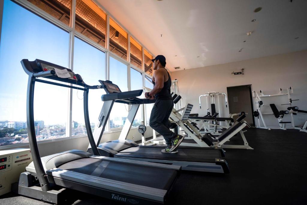 Fitness centrum a/nebo fitness zařízení v ubytování Grandia Hotel