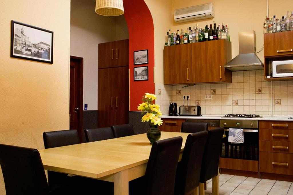 Kuchyň nebo kuchyňský kout v ubytování Corvin Point Rooms and Apartments