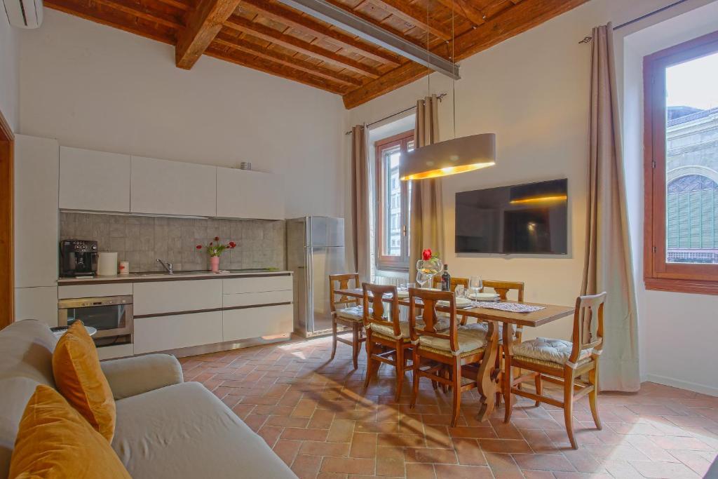 Kuchnia lub aneks kuchenny w obiekcie Classy apartment in Mercato Centrale Firenze