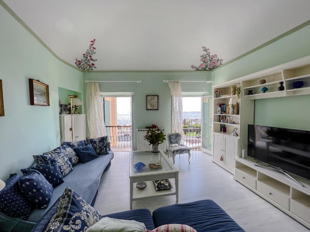 Część wypoczynkowa w obiekcie Splendido appartamento con vista mare su piazza Dante