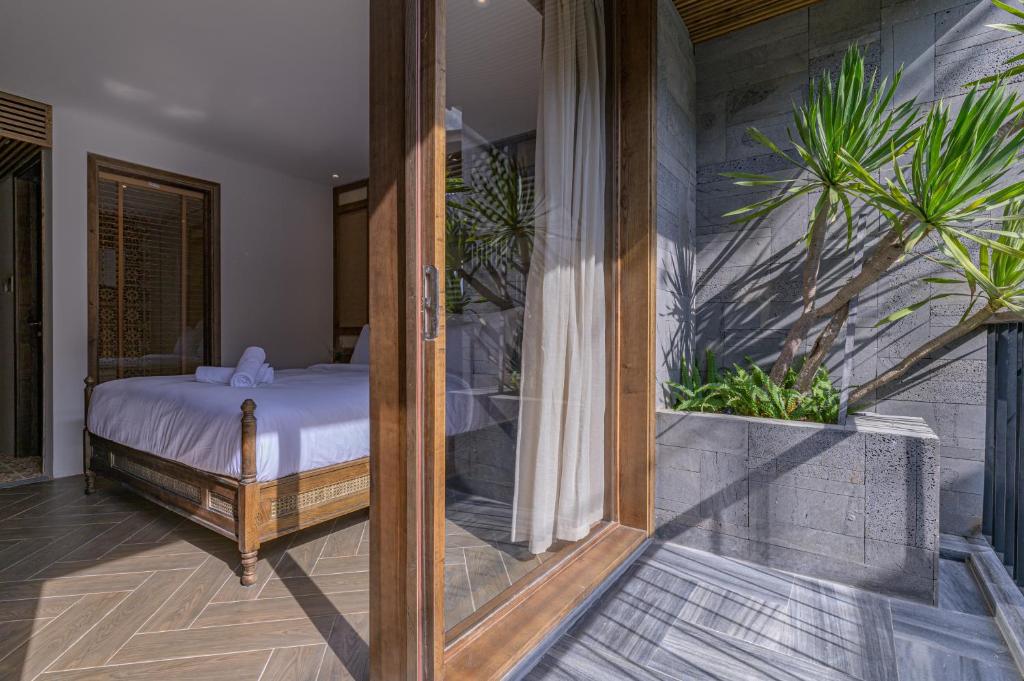 Suite Deluxe Có Ban Công Riêng
