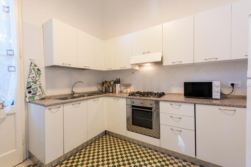 Kuchnia lub aneks kuchenny w obiekcie Villa Perondi by Mmega