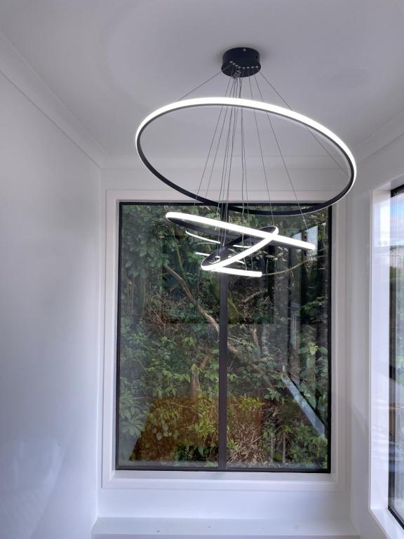 NO PARTY ALLOWED, Entire Brand New 3 bedroom townhouse, free unlimited fibre wifi and free parking - Resim 36