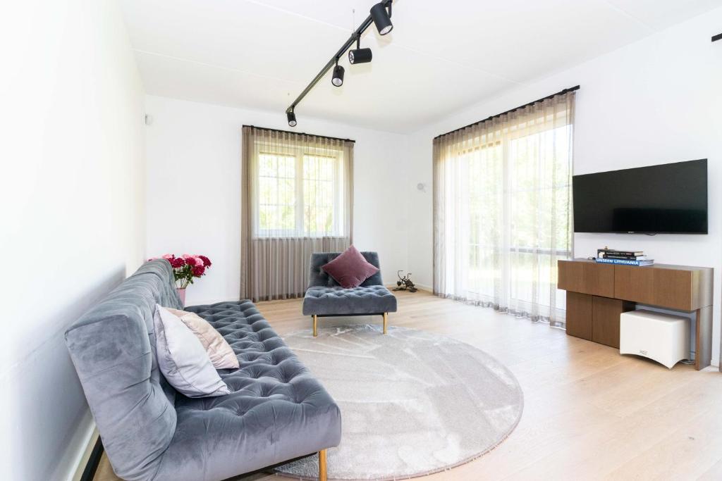 The Tourist 2BD/2BH APT, terrace+parking, by Cohost - Two-Bedroom Apartment