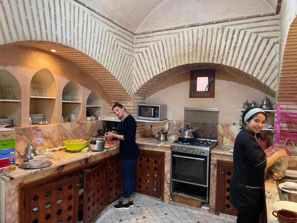Kuchyň nebo kuchyňský kout v ubytování Riad Rêves D'orient & Spa