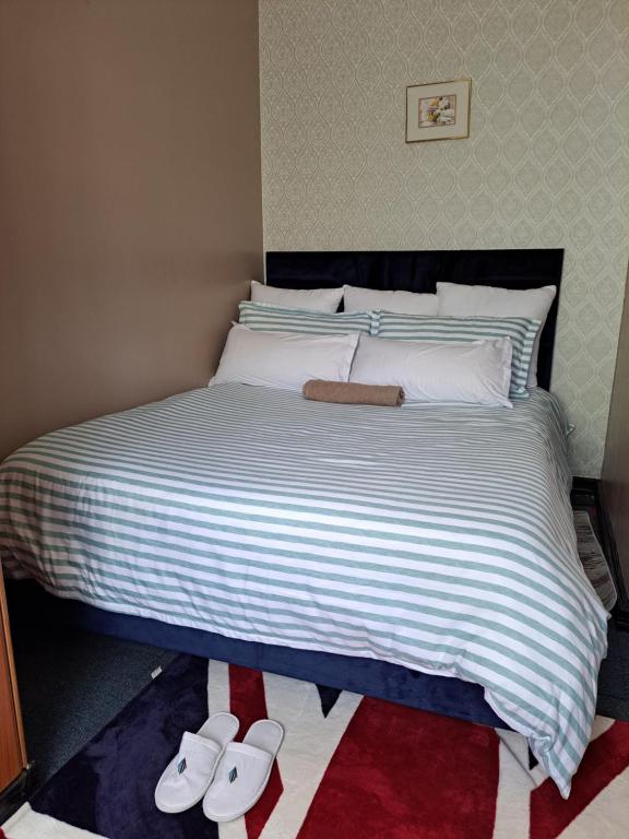 Postel nebo postele na pokoji v ubytování Kwinet Luxury Villa