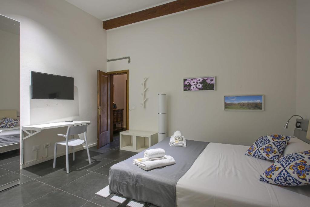 Łóżko lub łóżka w pokoju w obiekcie Classy apartment in Mercato Centrale Firenze