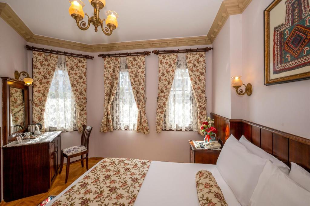 Postel nebo postele na pokoji v ubytování Osmanhan Hotel