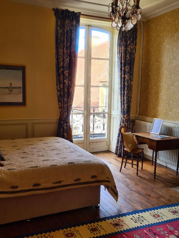 Zdjęcie z galerii obiektu Maison Zola w mieście Saint-Amand-Montrond