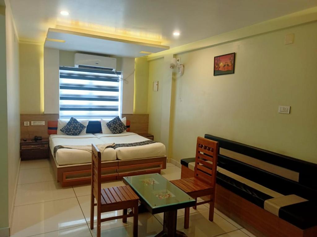 Royal Plaza Residency, Cheruppulasseri (updated prices 2024)