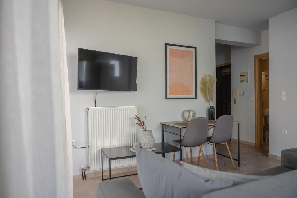 TV a/nebo společenská místnost v ubytování #K10 Chic 1 BR apartment in the centre of Volos