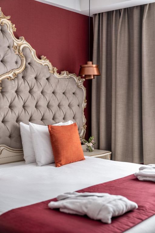 Postel nebo postele na pokoji v ubytování Grand Hotel Lviv Casino & Spa