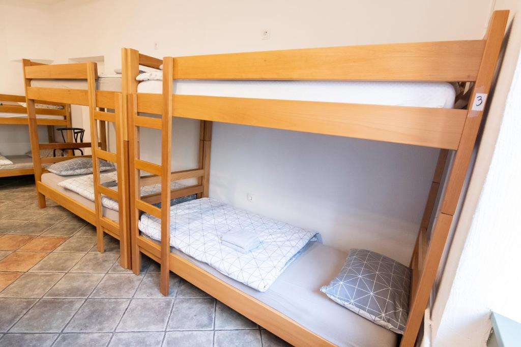 Postel nebo postele na pokoji v ubytování Hostel Vojnik