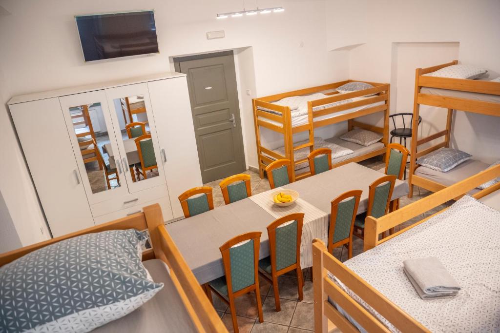 Postel nebo postele na pokoji v ubytování Hostel Vojnik
