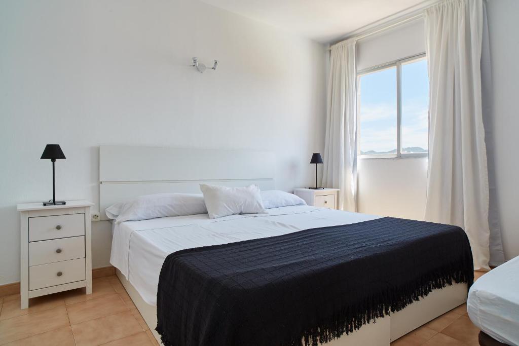 Apartamentos San Antonio Beach - Apartamento Con Terraza