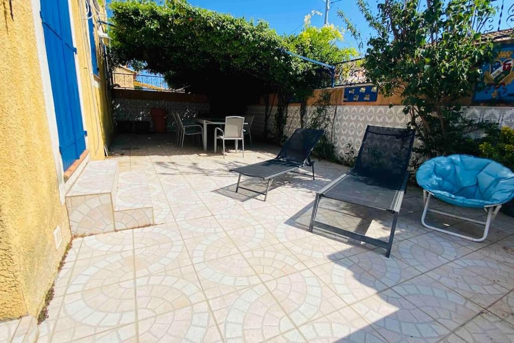 Patio alebo iná vonkajšia časť ubytovania Villa Chantal proche centre ville / Piscine / Clim / Parking