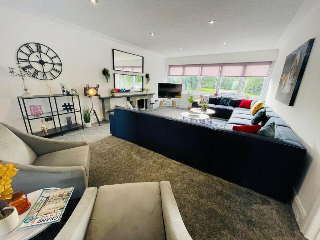 Hill Top House, Little Lever (updated prices 2024)