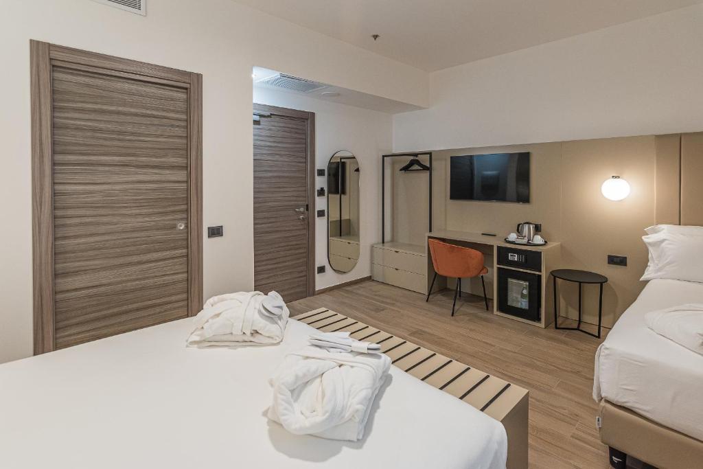 Łóżko lub łóżka w pokoju w obiekcie BB Hotels Smarthotel Duomo
