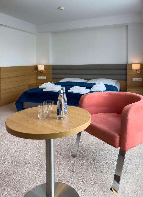 Postel nebo postele na pokoji v ubytování Hotel SKAL Medi SPA & Resort